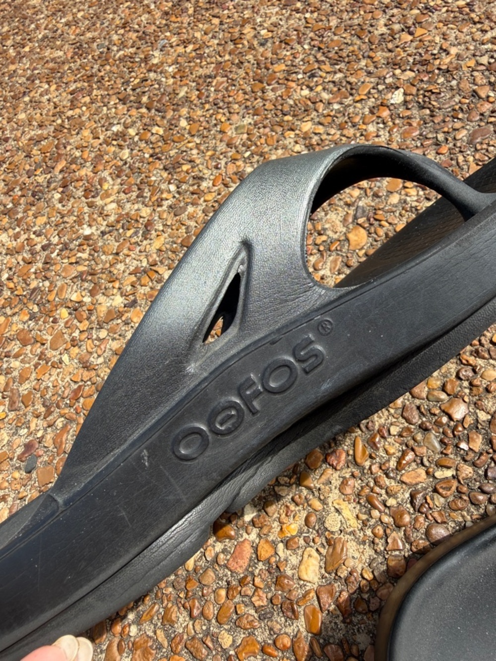 Mens Size 11 OOFOS Black and Gray Flip Flop Sandals - Picture 6 of 16